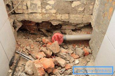 Installert plast tee. Installert plast tee.