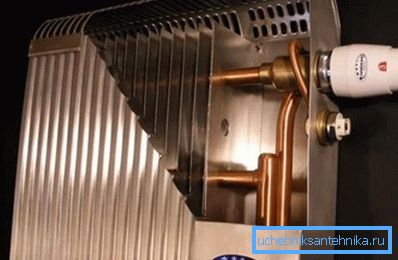 Enheten er en kobber-aluminium radiator Enheten er en kobber-aluminium radiator