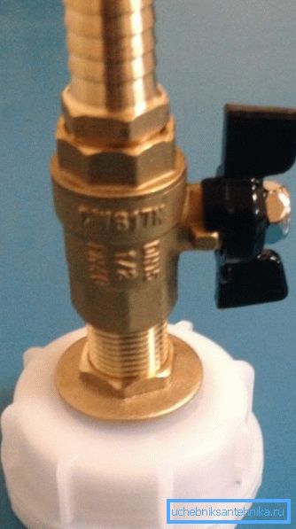 Europeisk sommerfuglfargeleventil med sildbenutløp for 18 mm slangekobling Europeisk sommerfuglfargeleventil med sildbenutløp for 18 mm slangekobling