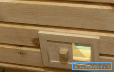 Ventilasjon i omkledningsrommet med hendene med avsluttende sash Ventilasjon i omkledningsrommet med hendene med avsluttende sash