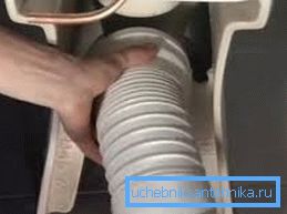 Midlertidig eliminere lekkasje vil hjelpe cellofan eller gummibånd. Midlertidig eliminere lekkasje vil hjelpe cellofan eller gummibånd.
