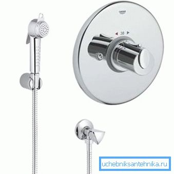 Innebygd kran for hygienisk dusj gir forhåndsinnstillingstemperatur og trykk, du åpner bare kranen for å bruke Innebygd kran for hygienisk dusj gir forhåndsinnstillingstemperatur og trykk, du åpner bare kranen for å bruke