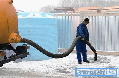 1228 Pumping av en cesspool