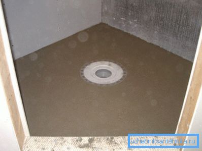 Betonggulv med vask i midten. Fra oven kan du legge tregulv. Betonggulv med vask i midten. Fra oven kan du legge tregulv.