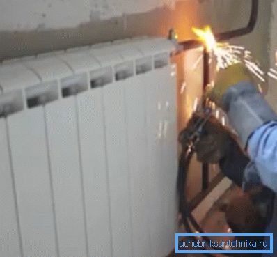 Bytte ut en radiator med en sveisemaskin Bytte ut en radiator med en sveisemaskin