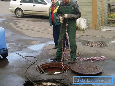 Den trange nakke gjør det vanskelig å rengjøre brønnen. Den trange nakke gjør det vanskelig å rengjøre brønnen.