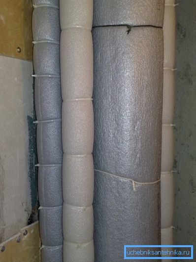 Lydisolasjon er laget med et spesielt materiale. Lydisolasjon er laget med et spesielt materiale.